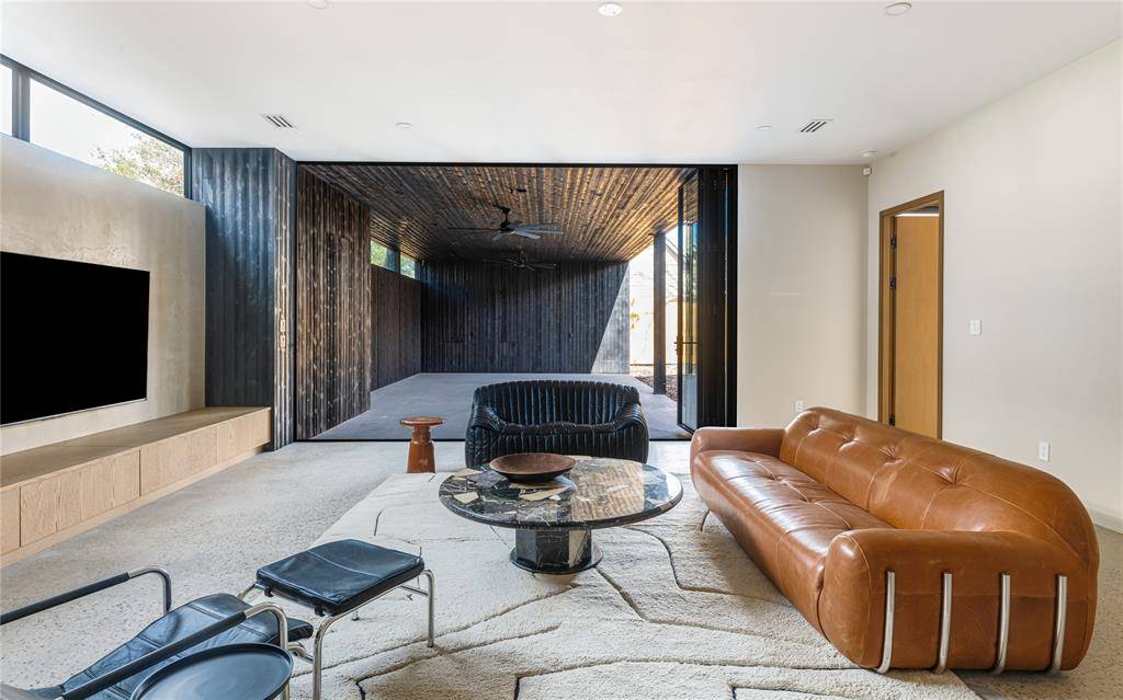 Dallas, TX 75214,6145 Llano Avenue