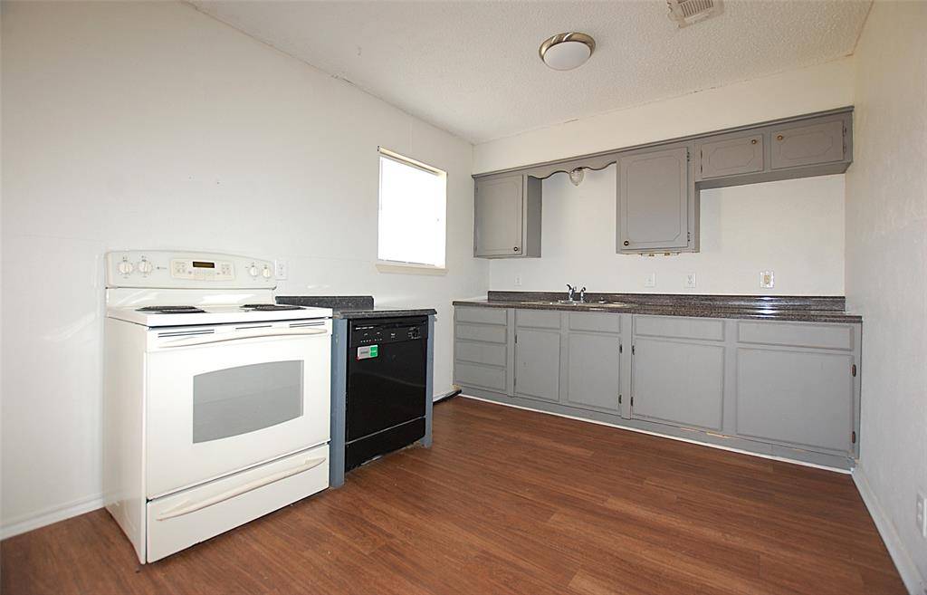 Forney, TX 75126,606 E Broad Street