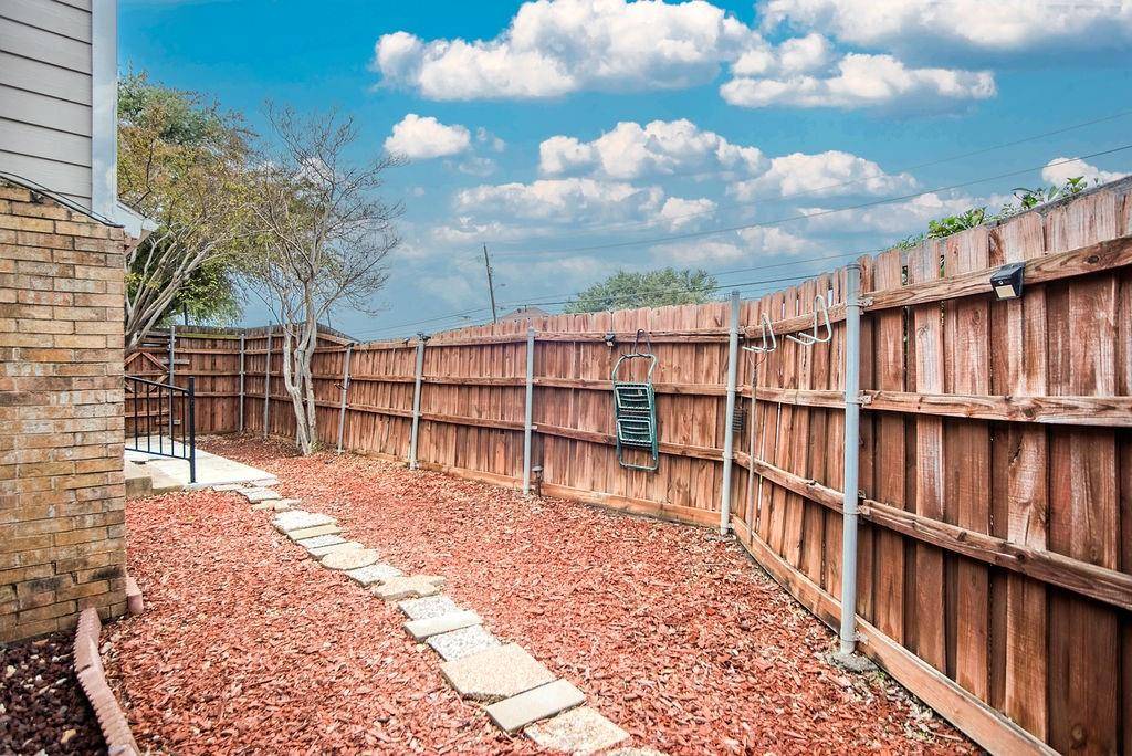 Carrollton, TX 75006,2724 Meadowstone Court