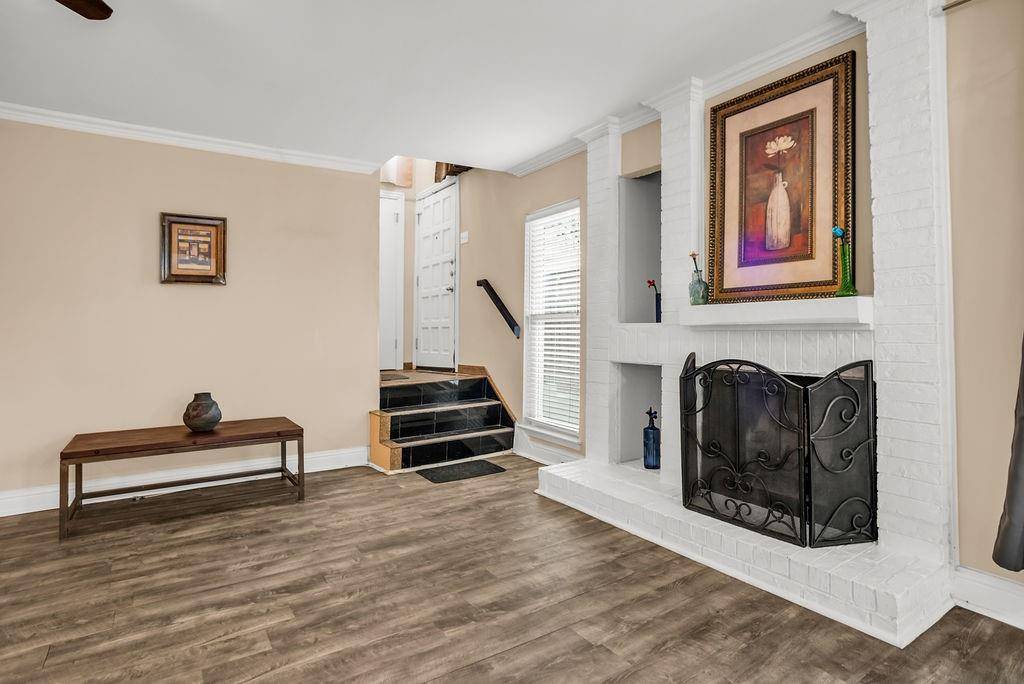 Carrollton, TX 75006,2724 Meadowstone Court