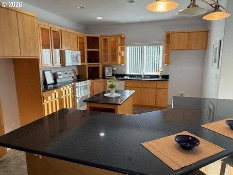 Springfield, OR 97477,937 S ST