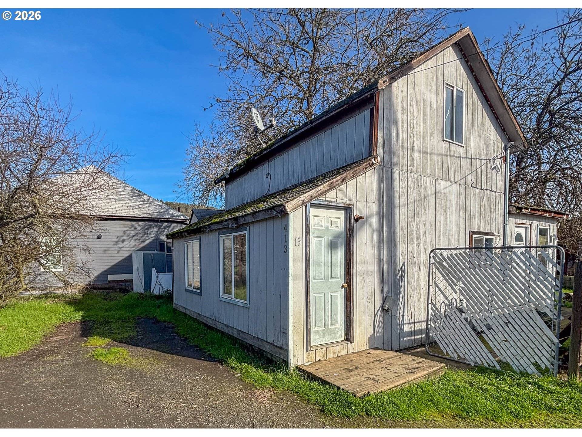 Roseburg, OR 97470,413 NE NASH ST