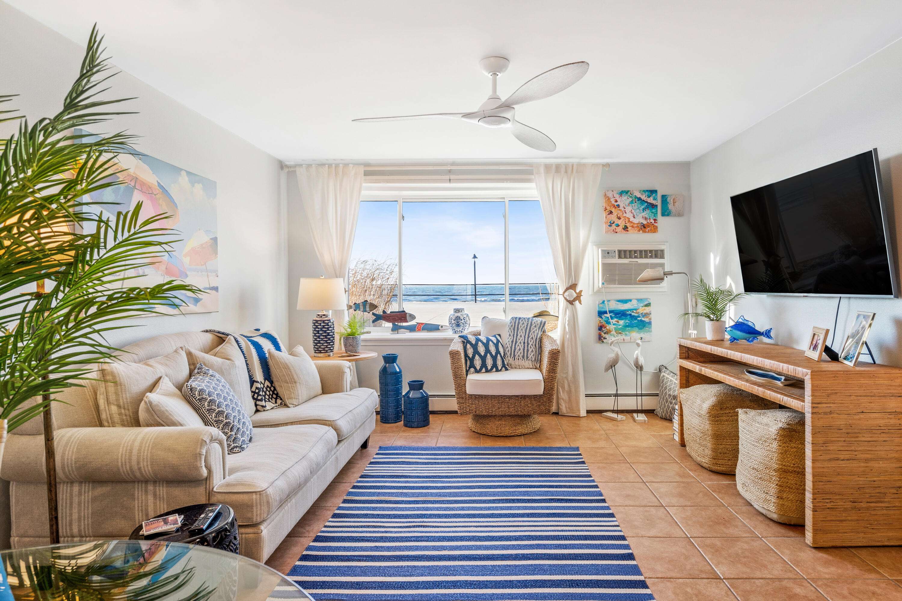 South Haven, MI 49090,225 N Shore DR #001