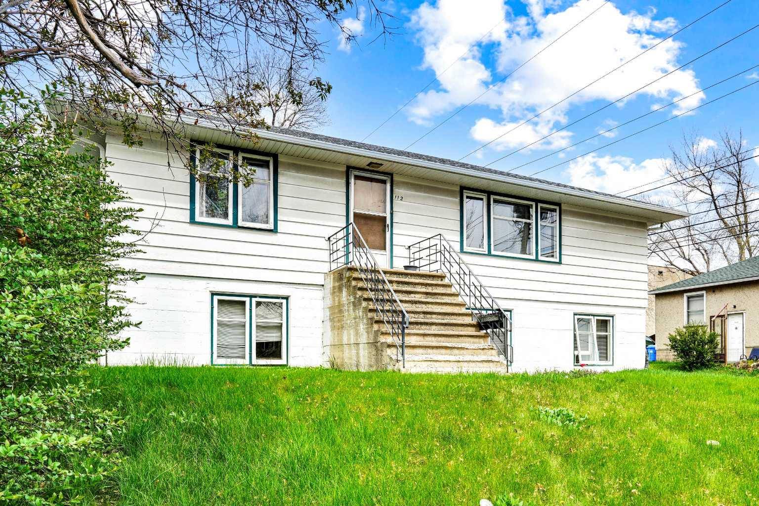 Calgary, AB T2M 2L8,112 29 AVE NW