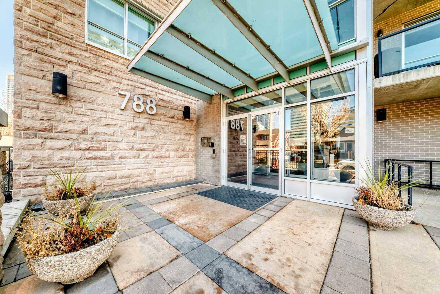 Calgary, AB T2R 0H1,788 12 AVE SW #1206