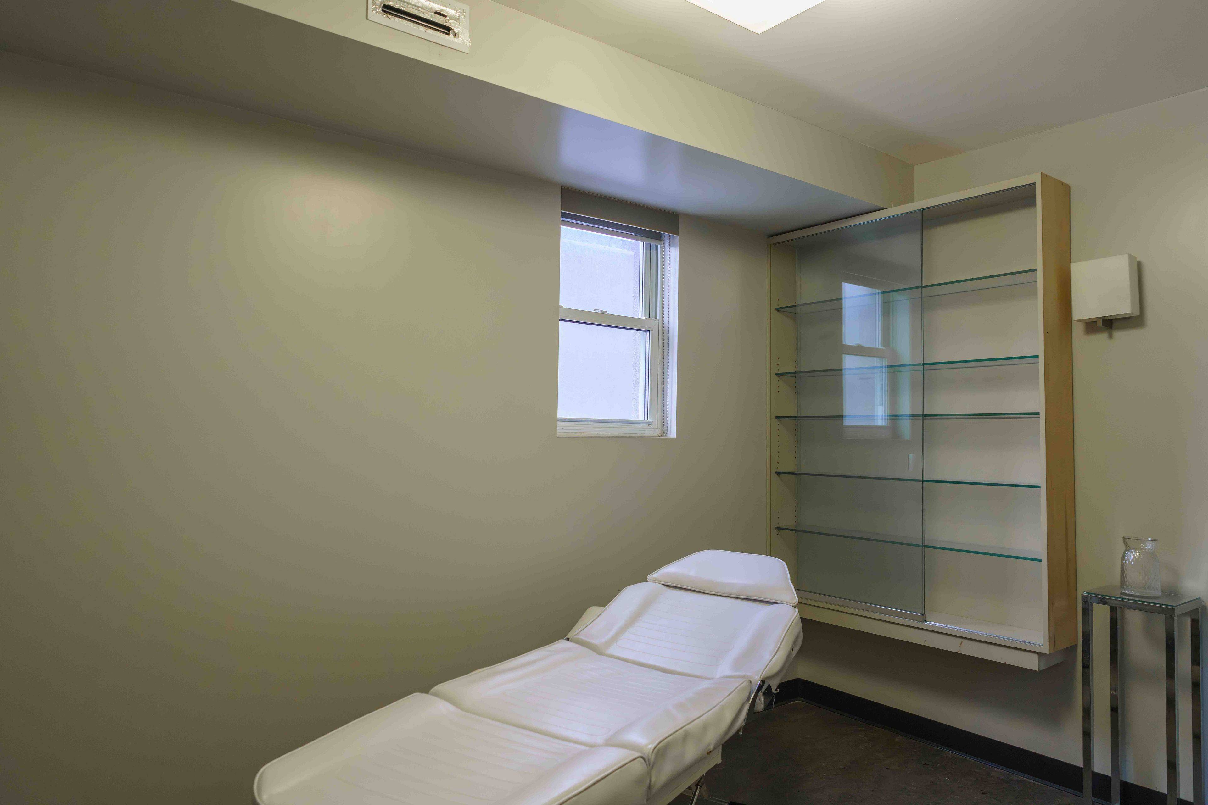 Toronto C04, ON M5M 4A1,1966 Avenue RD #2nd Floor