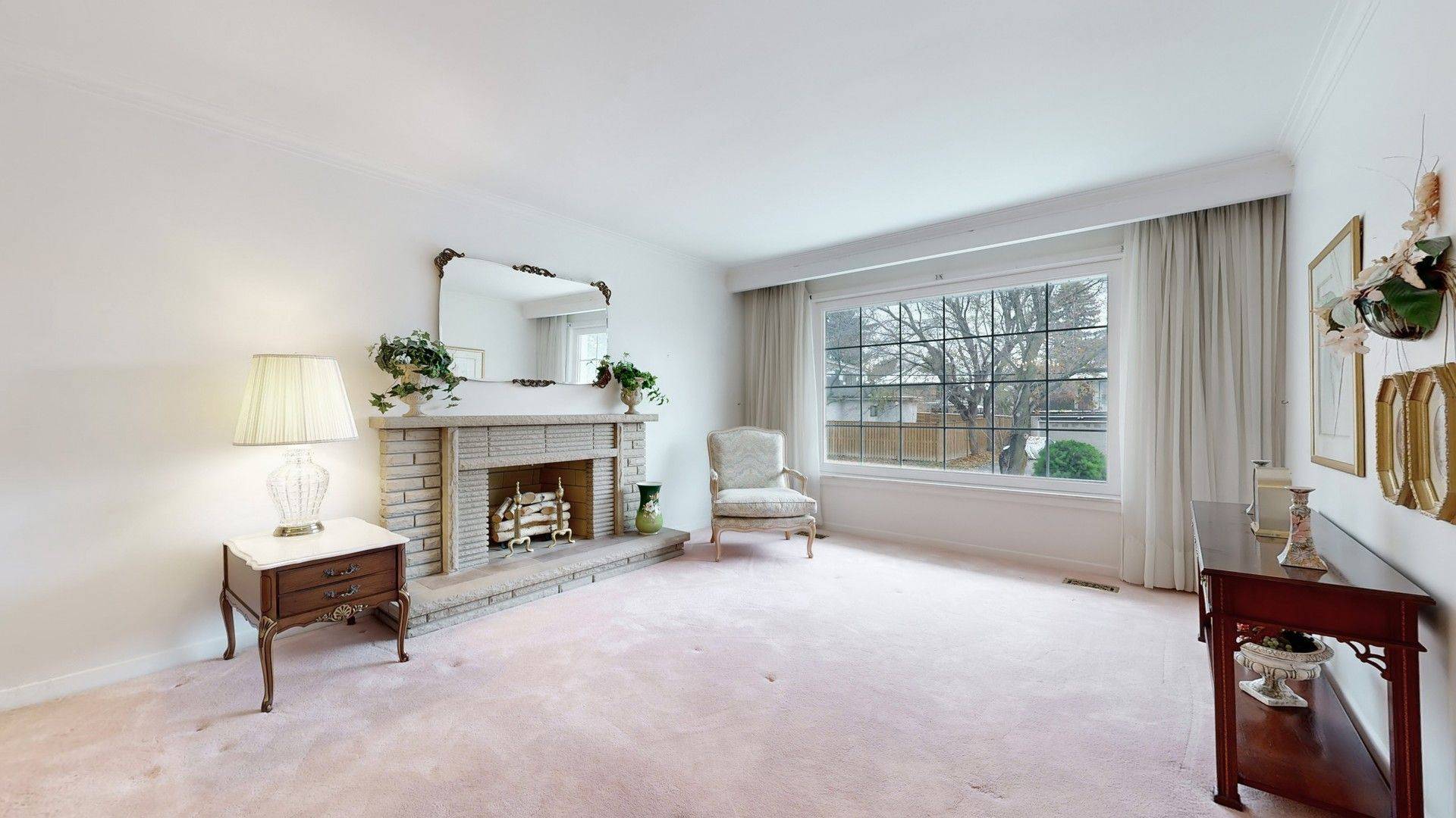 Toronto C15, ON M2K 2H3,34 Tollerton AVE