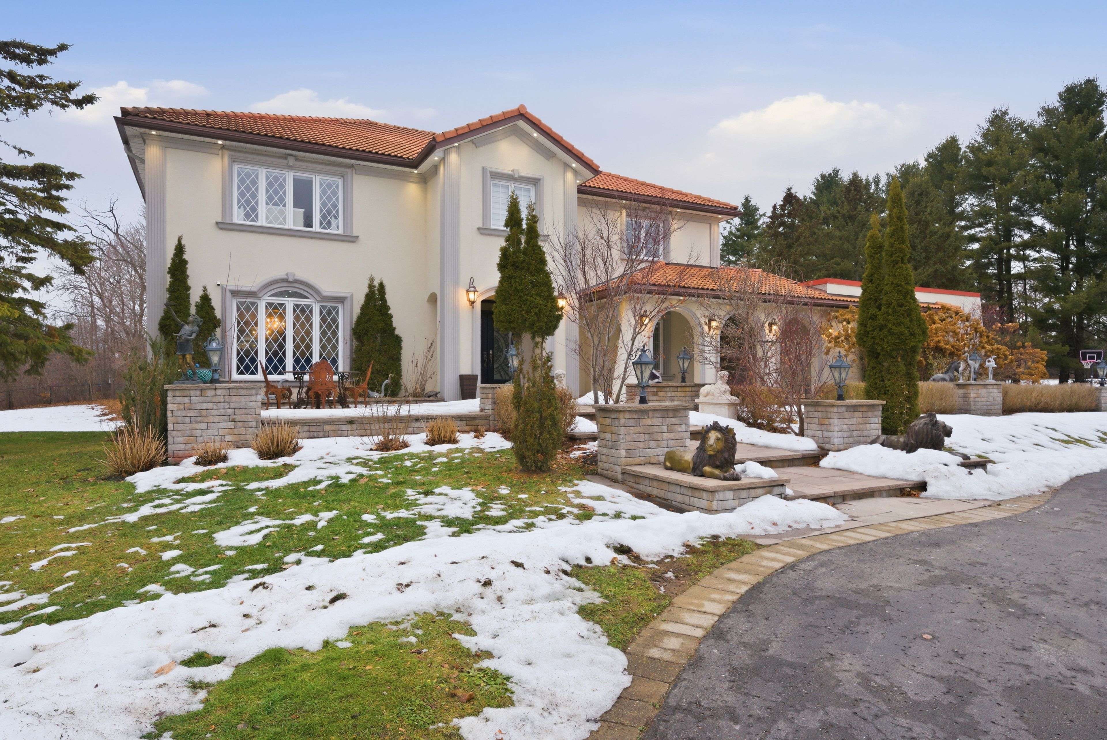 Pickering, ON L1T 3S5,10 Bunting CT