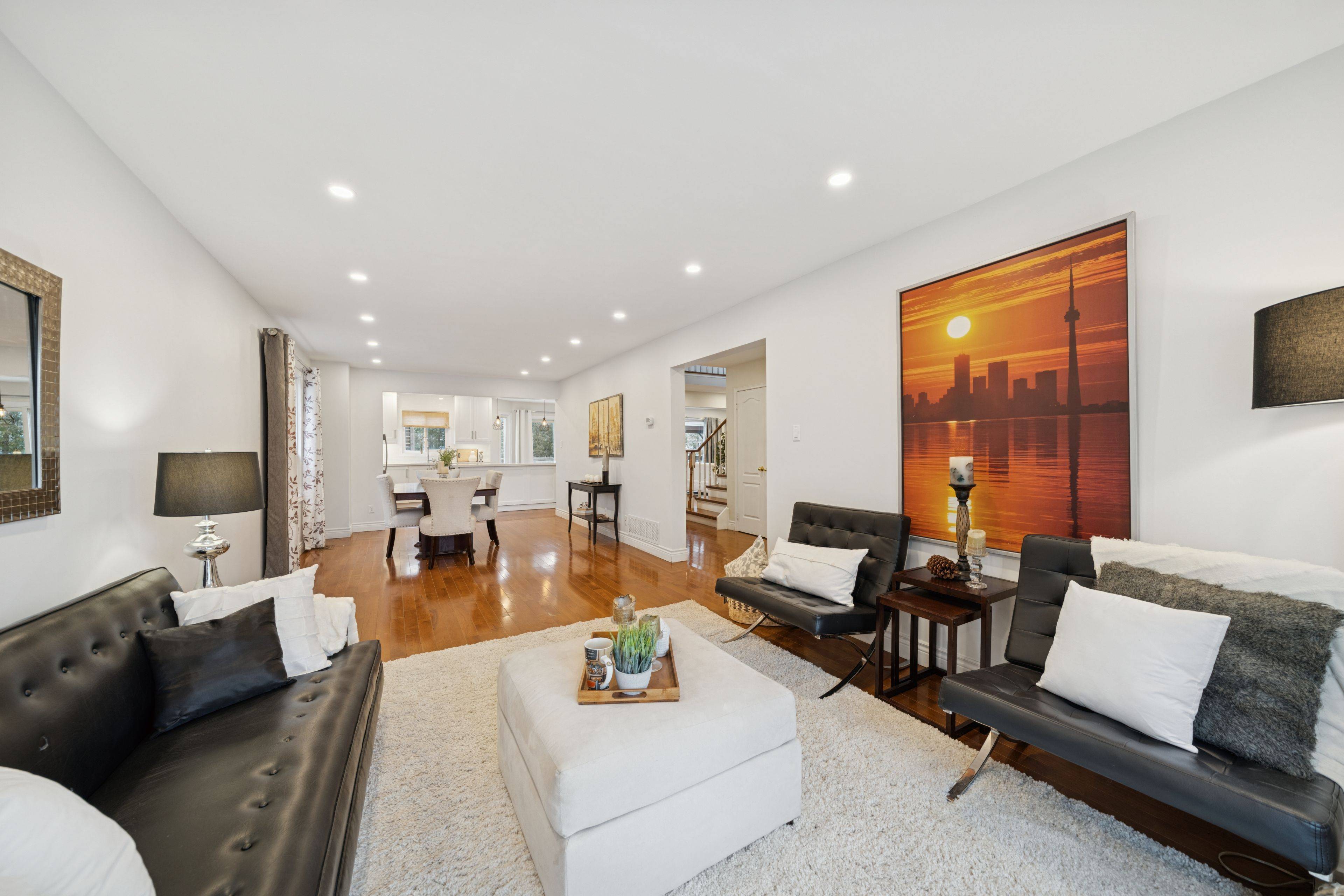 Oshawa, ON L1J 8K1,724 Barnes CRES