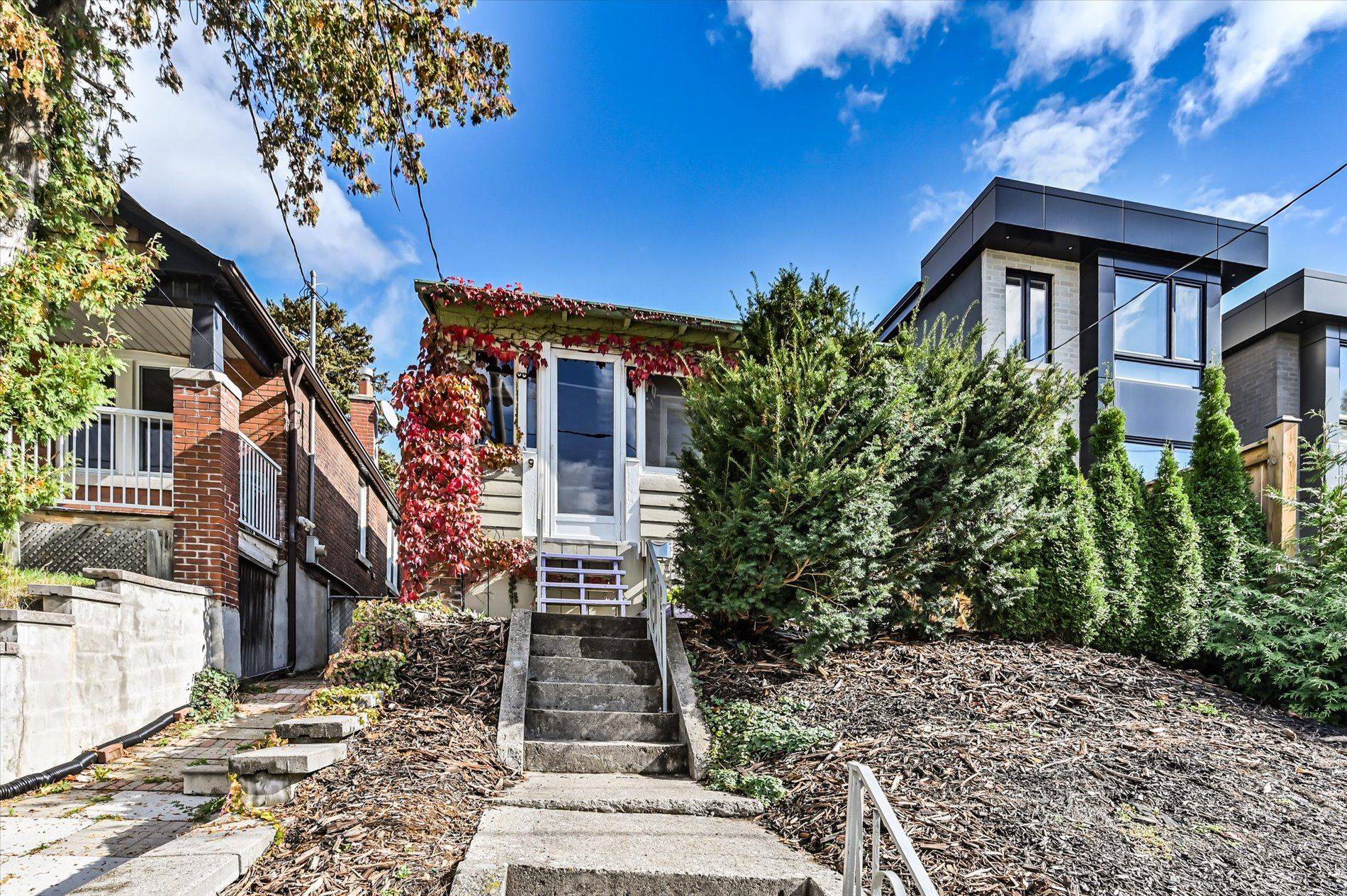 Toronto E03, ON M4C 4P3,9 Everett CRES