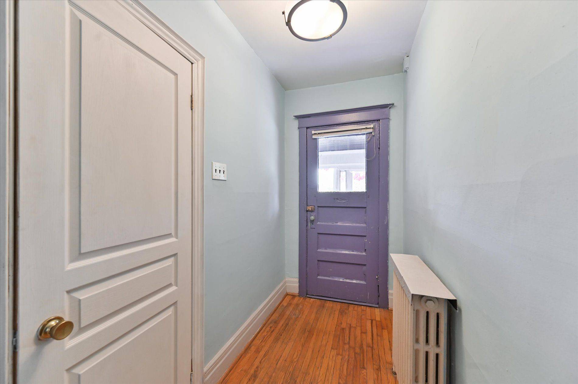 Toronto E03, ON M4C 4P3,9 Everett CRES