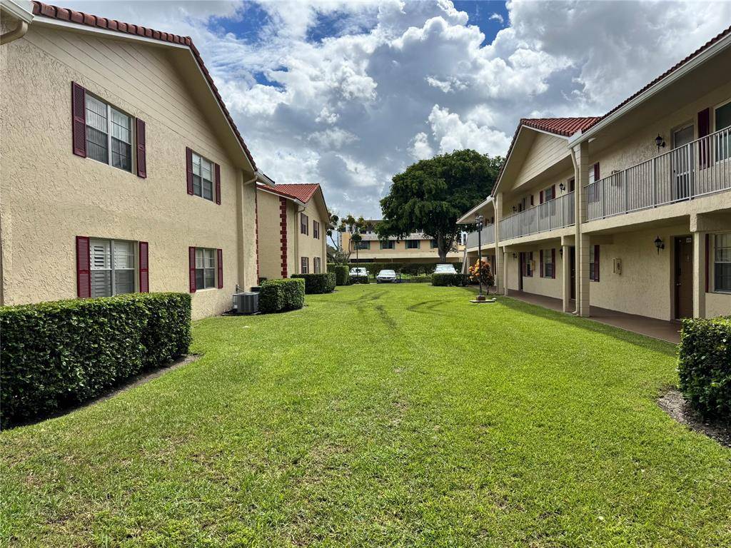 Coral Springs, FL 33065,3590 N University Dr #V-6