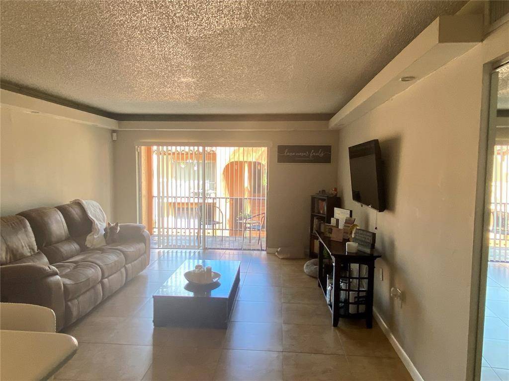 Miami Lakes, FL 33014,7200 Fairway Dr #H 12