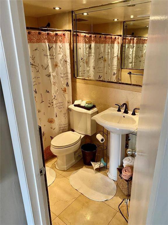 Miami Lakes, FL 33014,7200 Fairway Dr #H 12