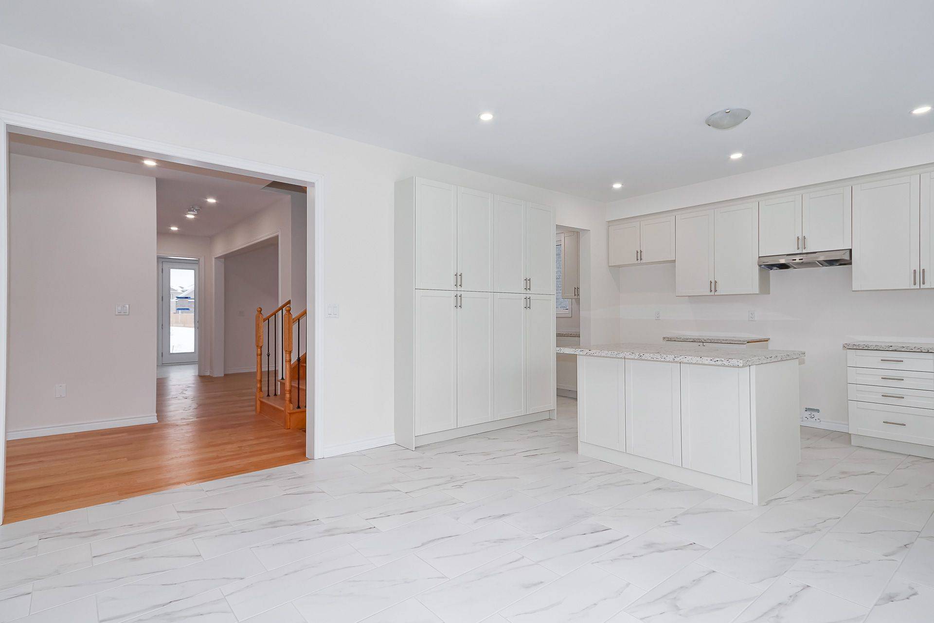 Wasaga Beach, ON L9Z 0N1,176 Roseanne CIR