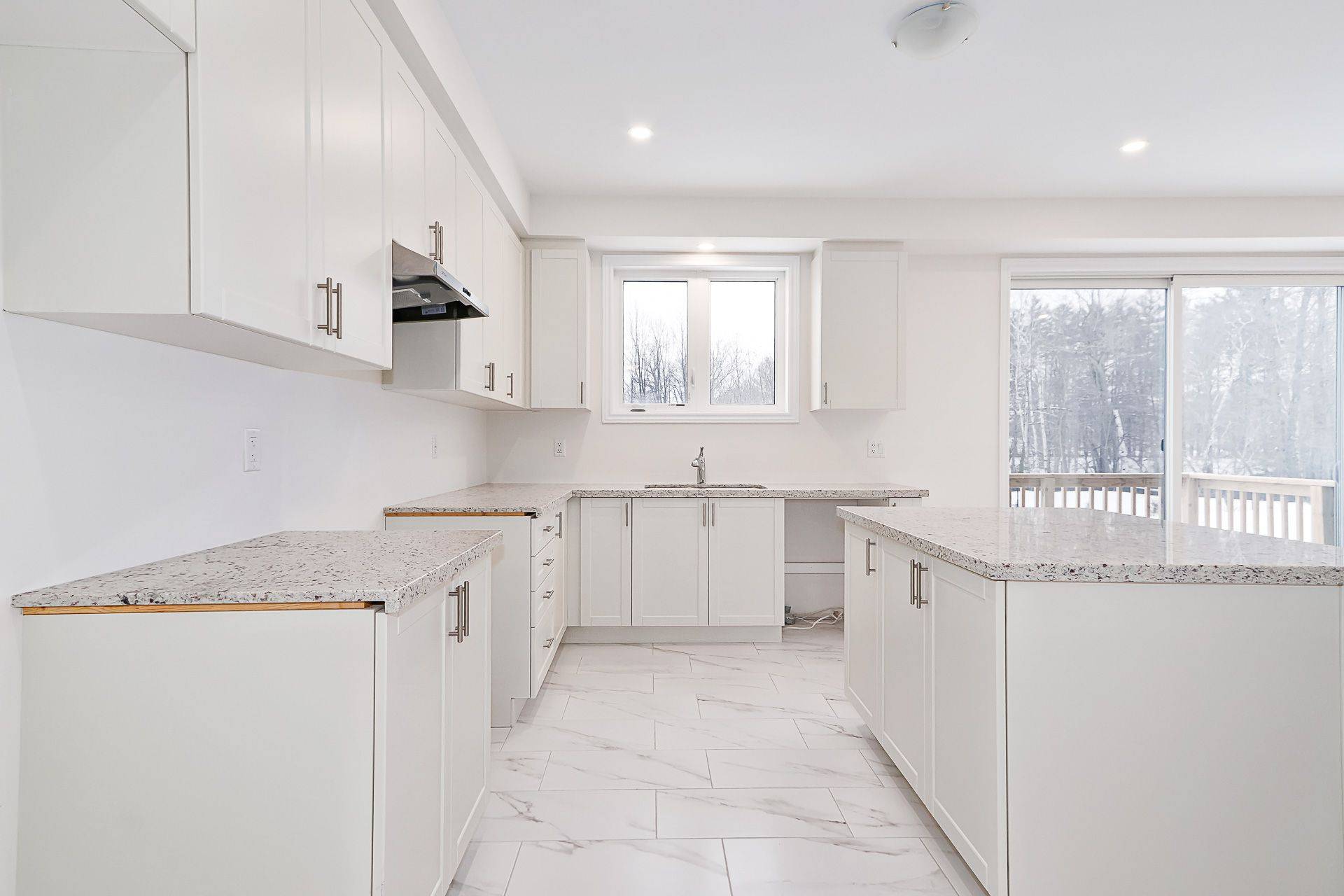 Wasaga Beach, ON L9Z 0N1,176 Roseanne CIR