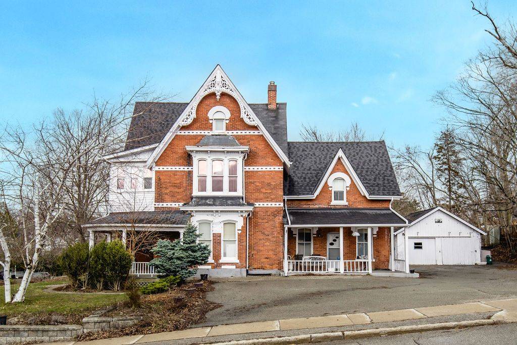 Barrie, ON L4M 3K7,3 Peel ST