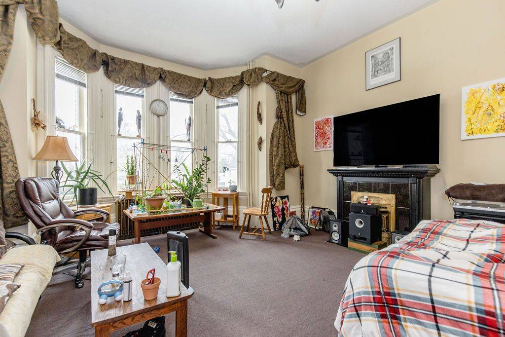 Barrie, ON L4M 3K7,3 Peel ST