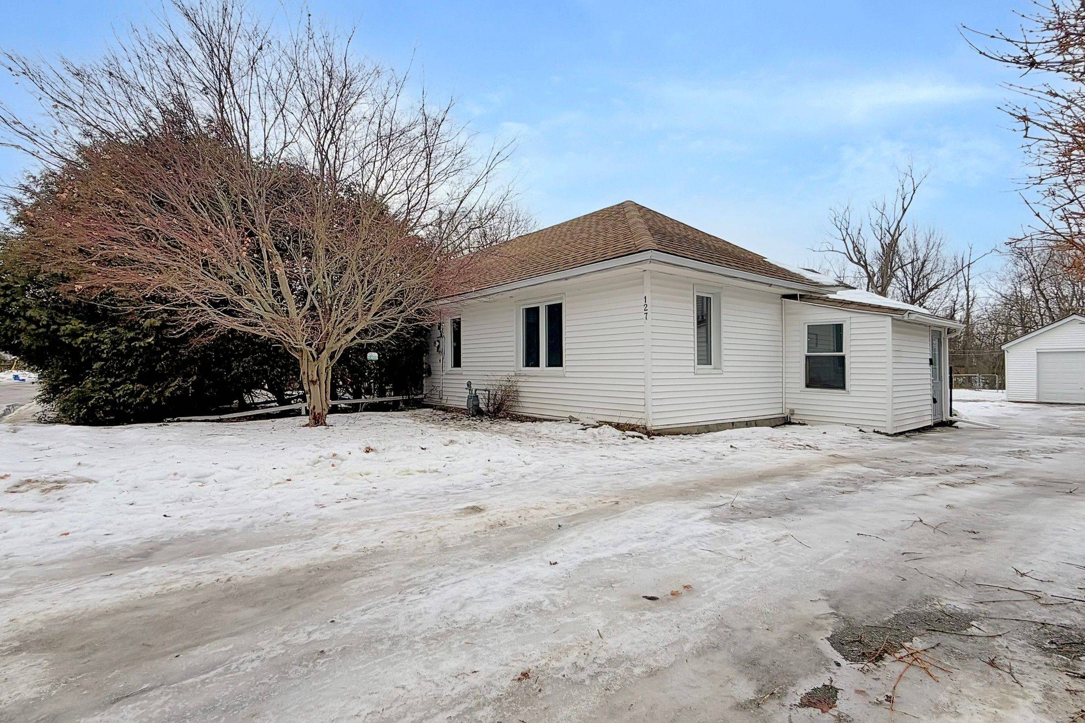 Halton Hills, ON L7J 2E3,127 POPLAR AVE