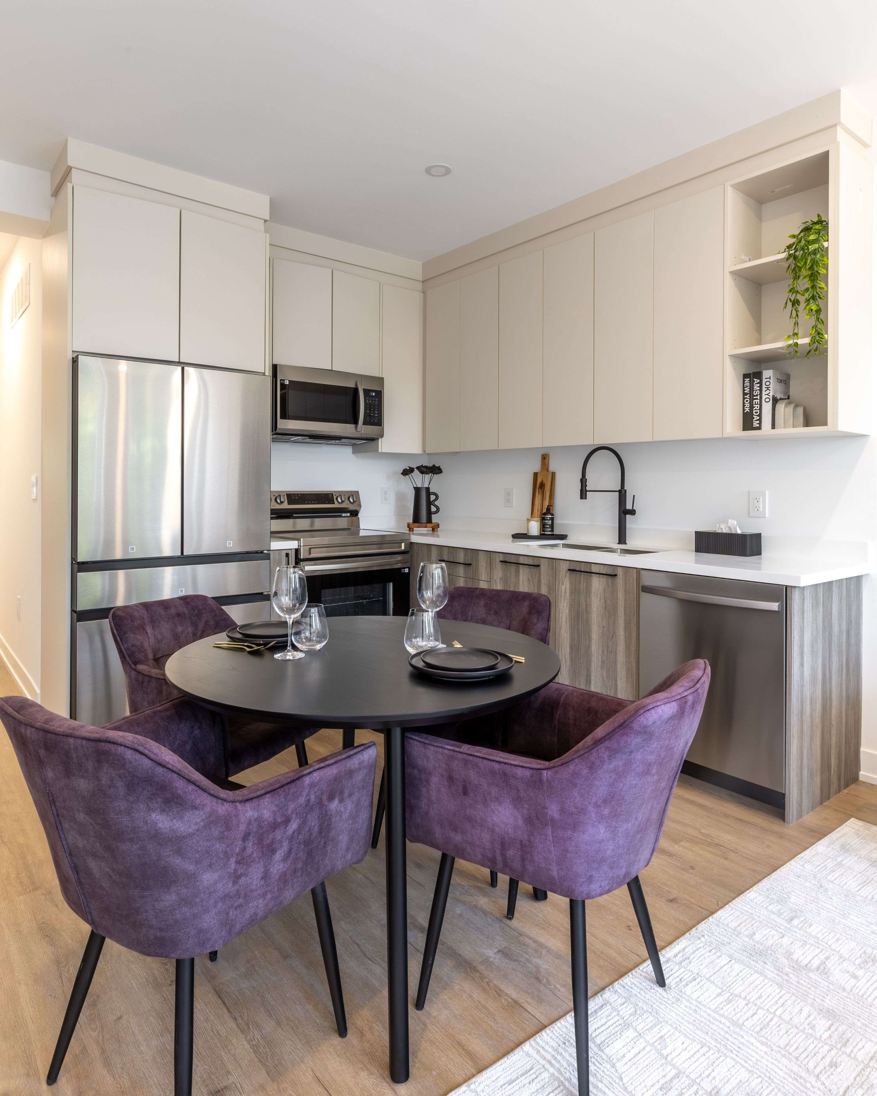 Toronto W07, ON M8Y 1S1,60 Cannon RD #4