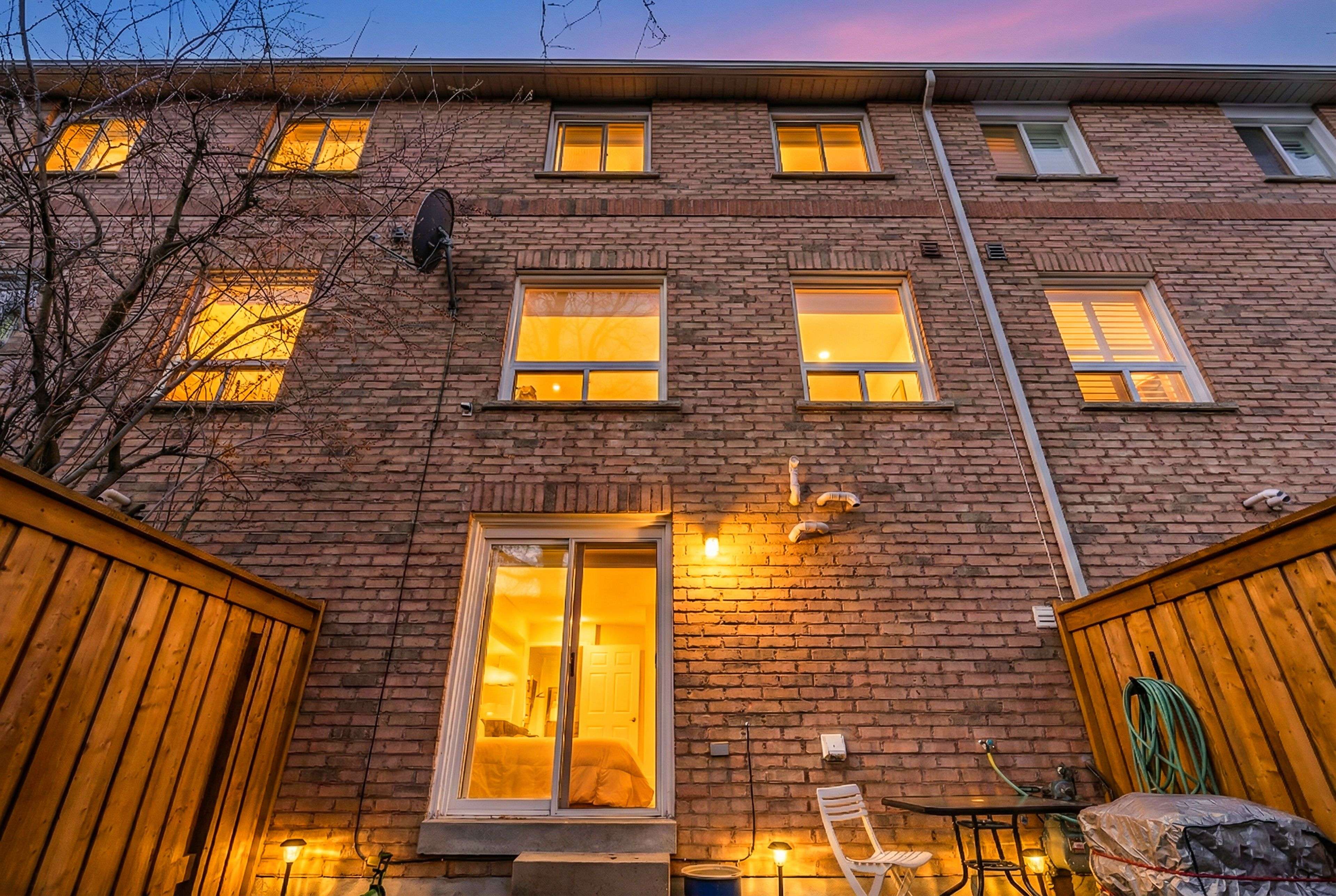 Brampton, ON L6V 4M1,2 Clay Brick CT NW #3