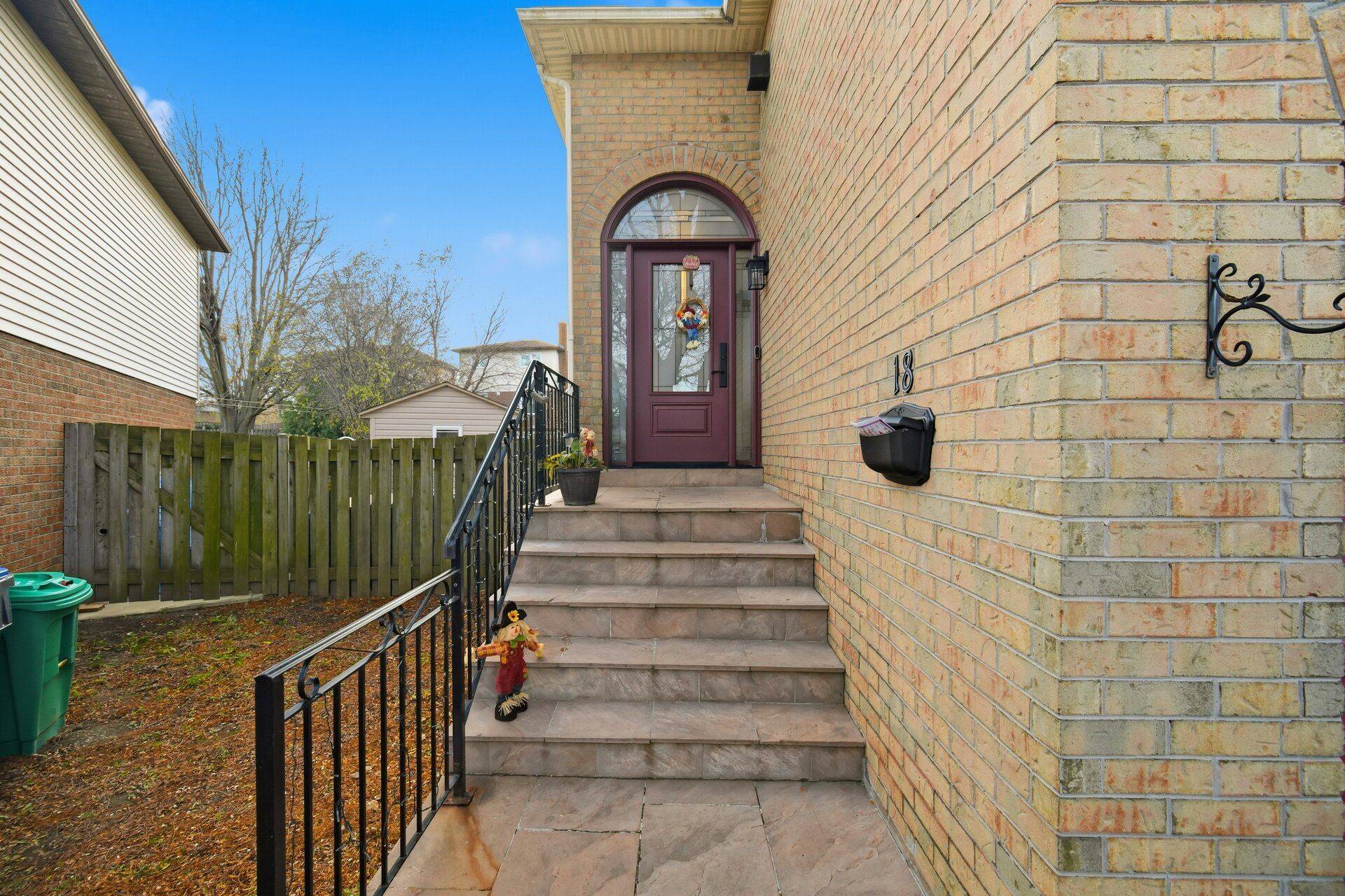 Brampton, ON L6S 4H8,18 Myna CT