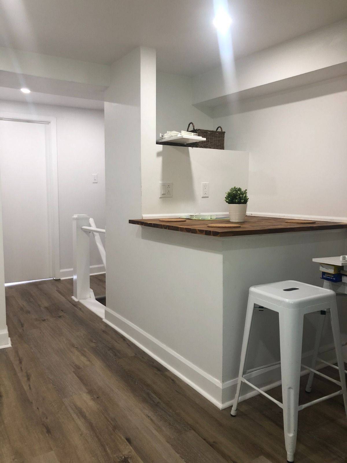 Toronto W01, ON M6R 1X6,2283 Dundas ST W