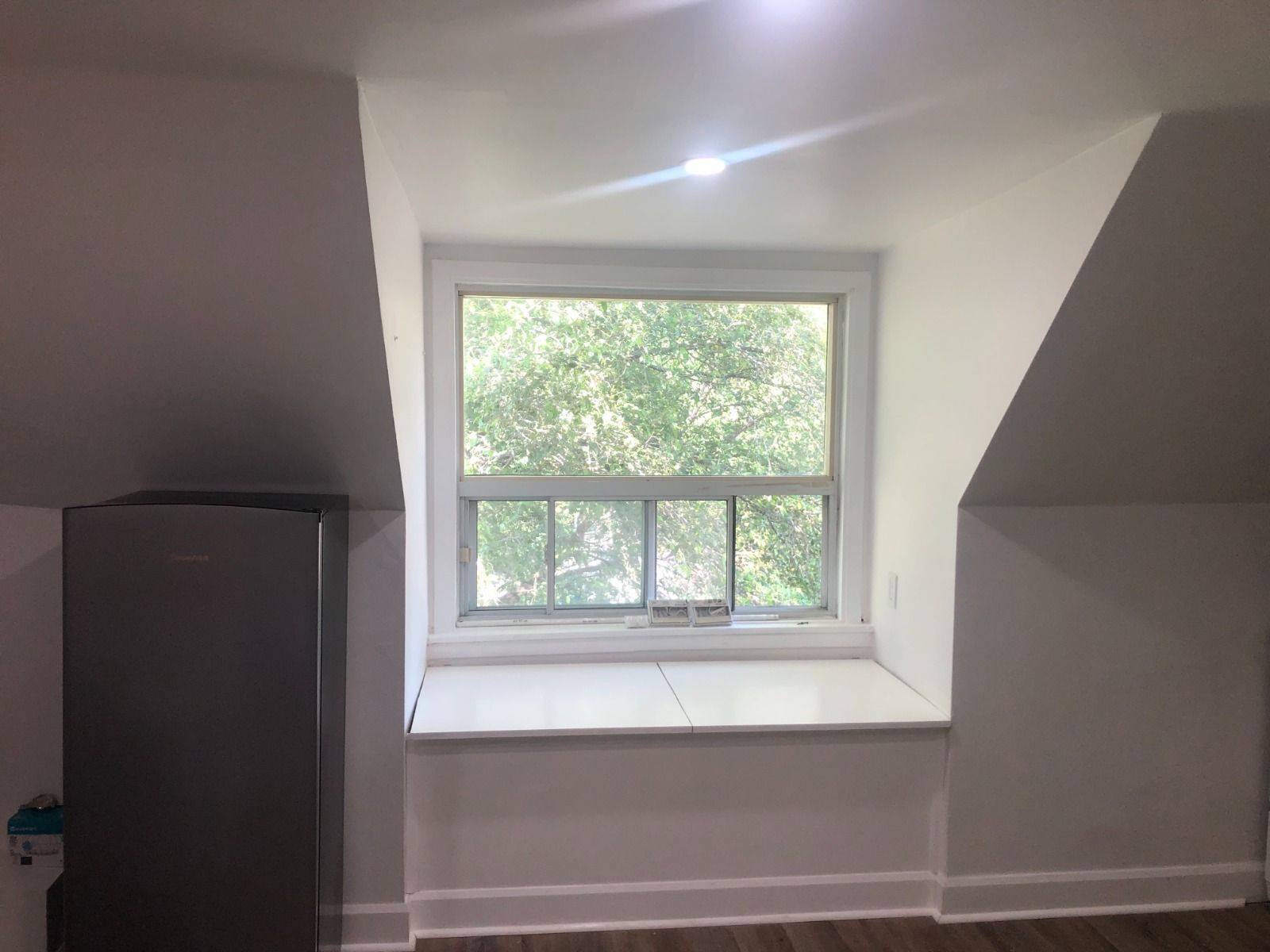 Toronto W01, ON M6R 1X6,2283 Dundas ST W