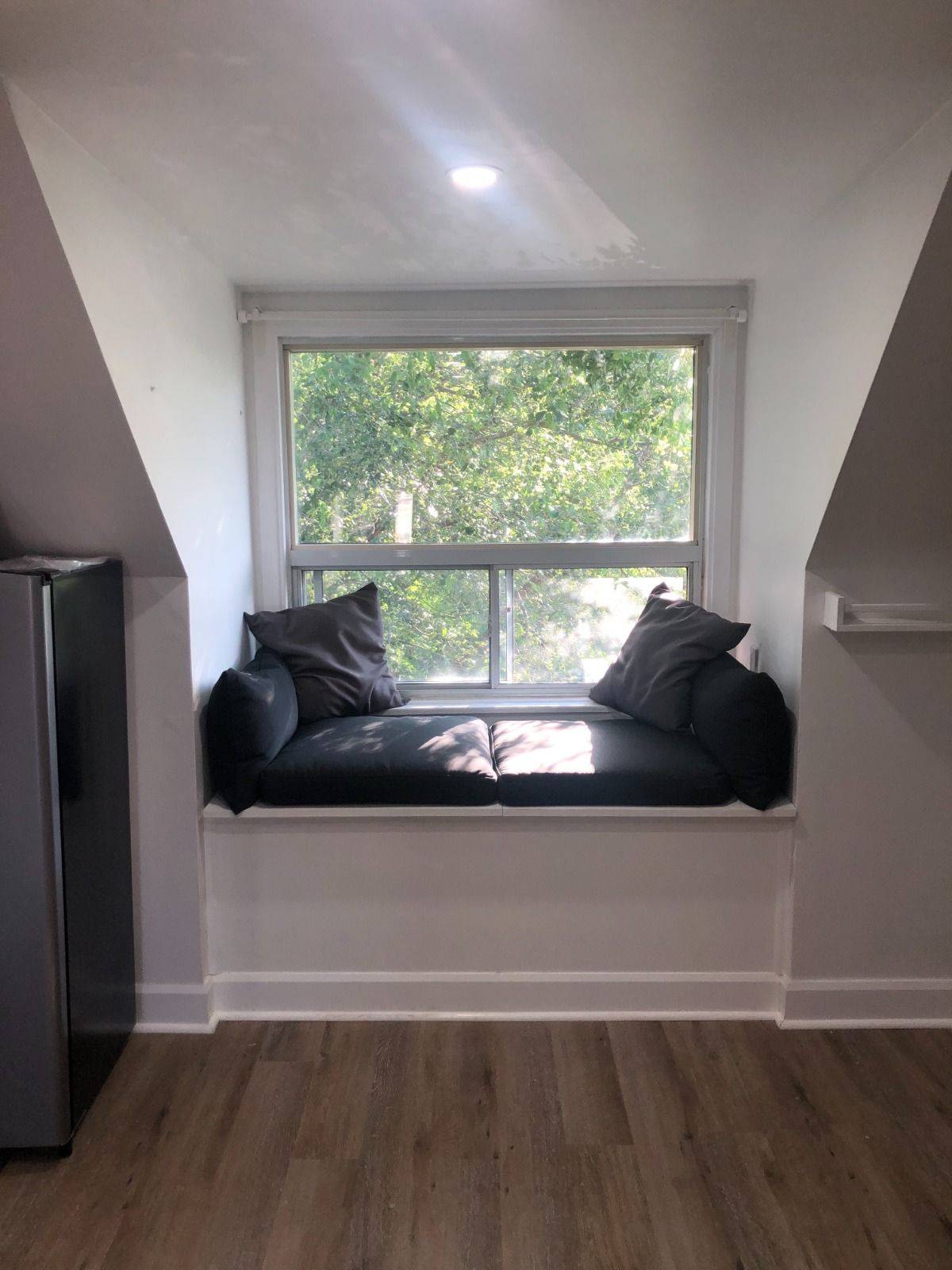 Toronto W01, ON M6R 1X6,2283 Dundas ST W