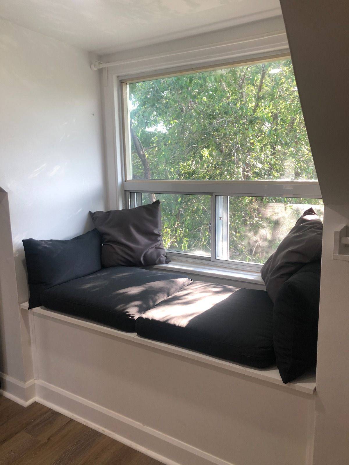 Toronto W01, ON M6R 1X6,2283 Dundas ST W