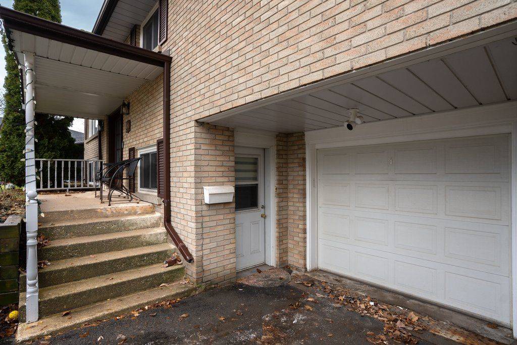 Burlington, ON L7N 1Y9,301 Lakeview AVE