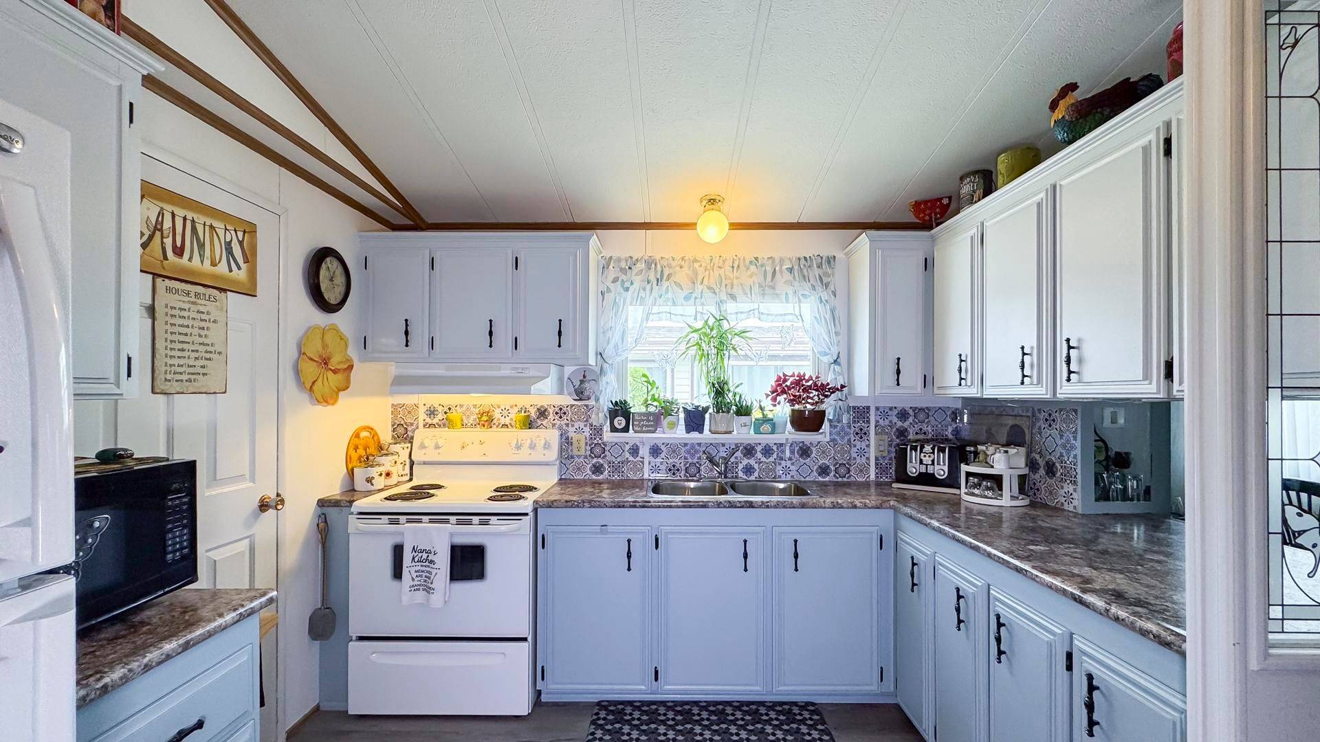 South Huron, ON N0M 1S3,45 REDFORD DR