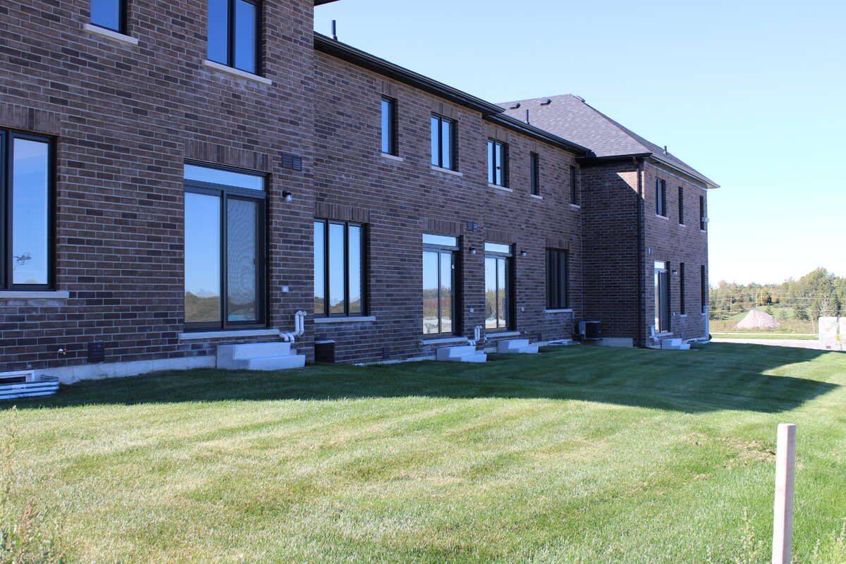 Peterborough, ON K9K 0H2,299 Mullighan GDNS