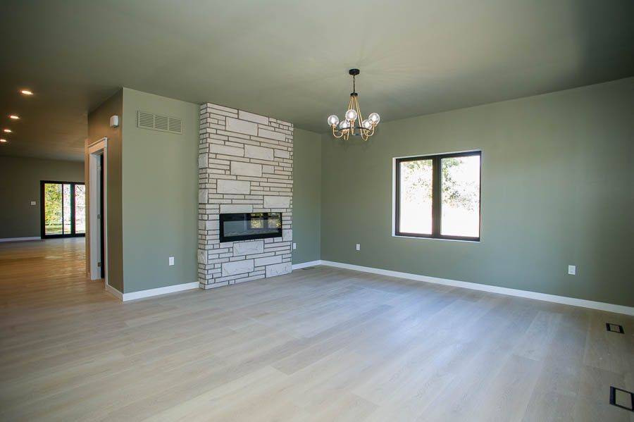 Norfolk, ON N0A 1N7,7 Scott DR