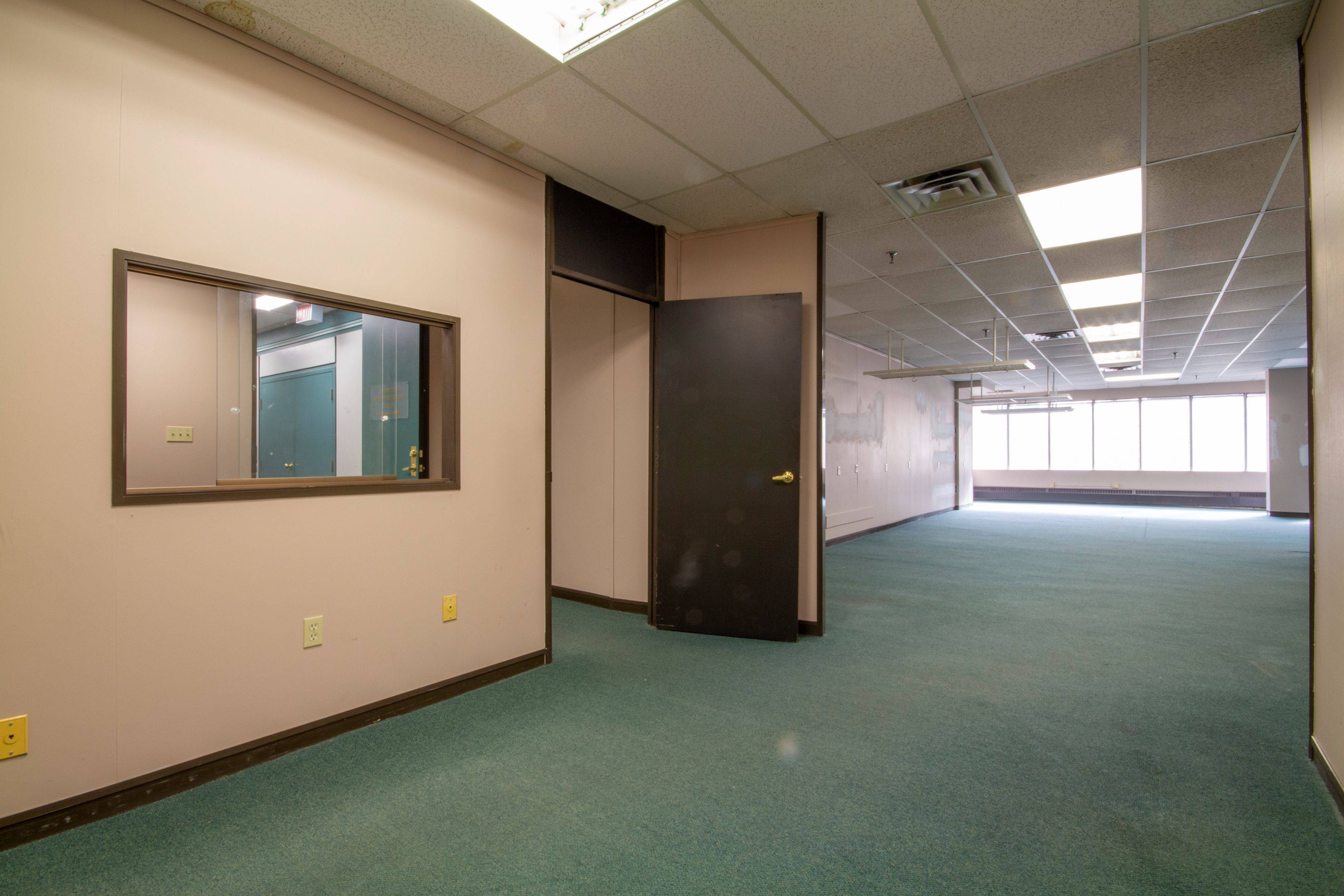 Hamilton, ON L8P 1Y6,200 JAMES ST S #206