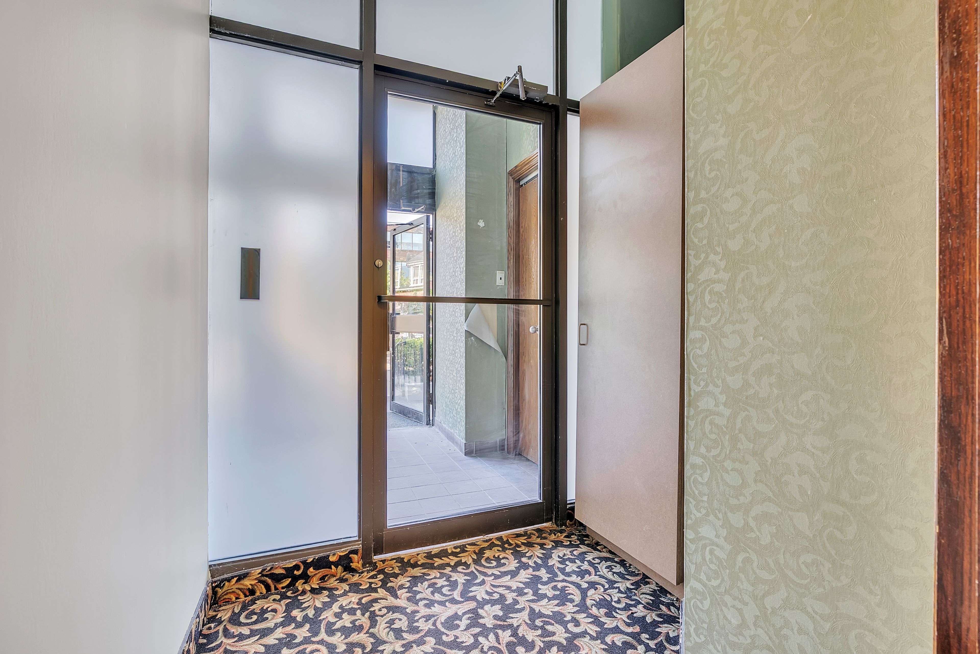 Hamilton, ON L8P 1Y6,200 JAMES ST S #9 Robinson