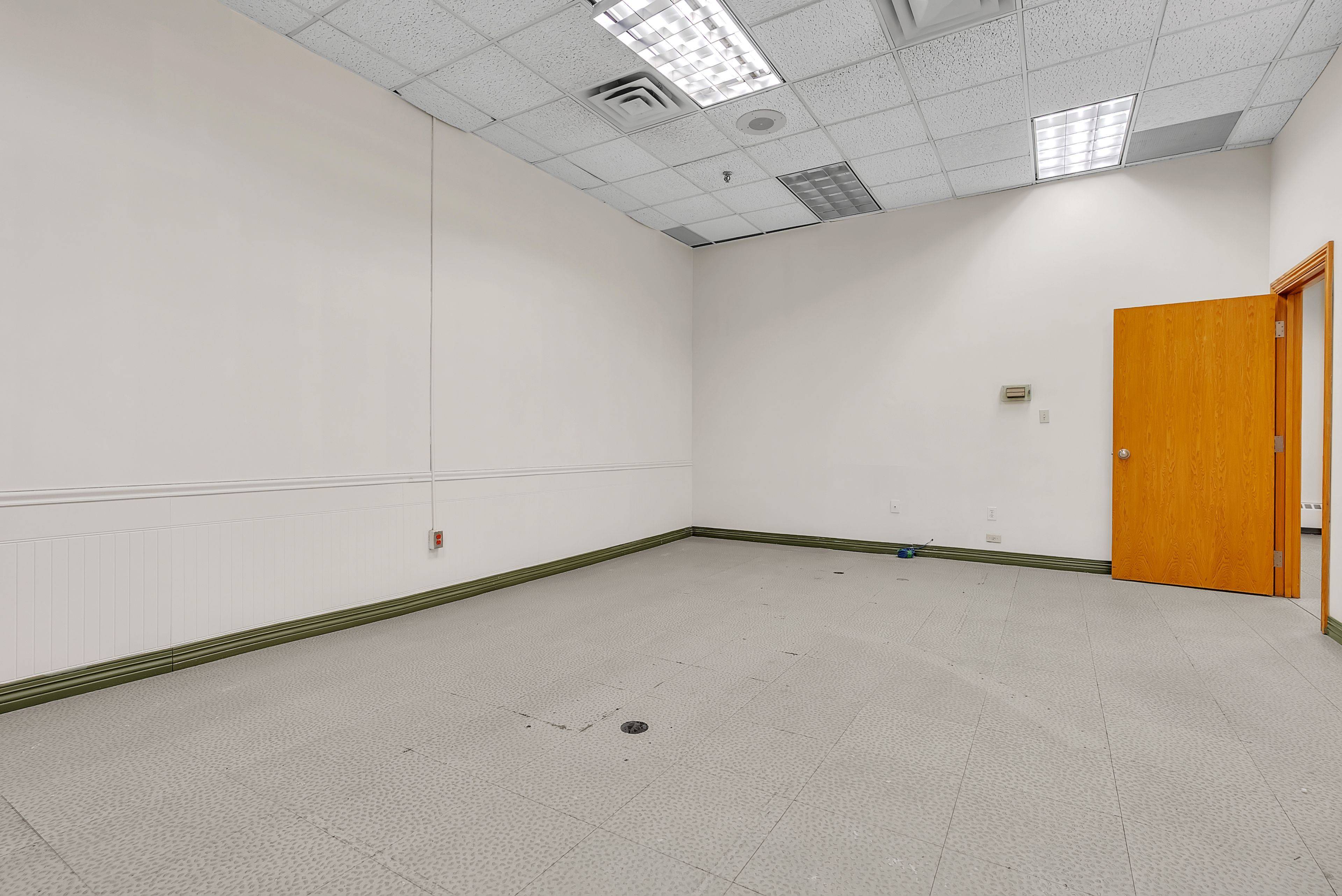 Hamilton, ON L8P 1Y6,200 JAMES ST S #9 Robinson