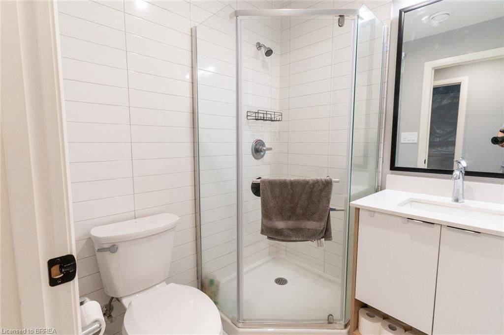 Brantford, ON N3R 2Y1,34 Norman ST #412