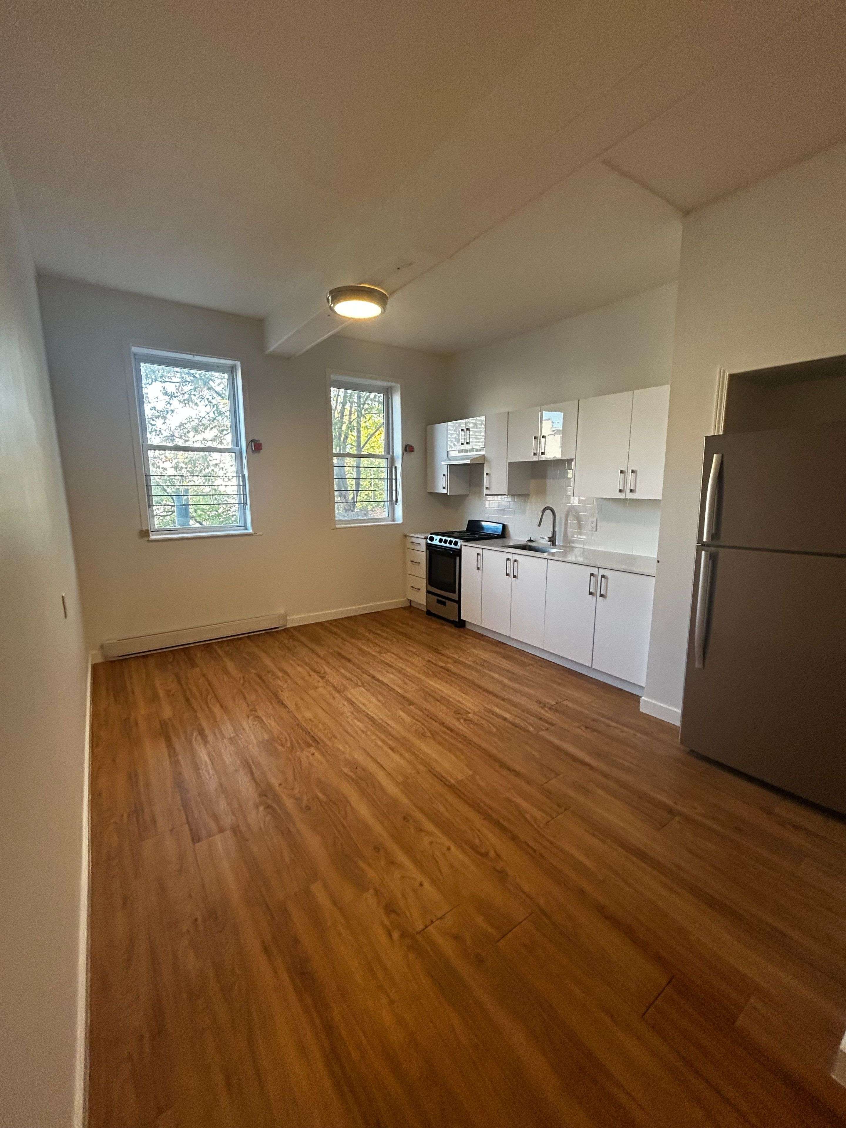 Peterborough, ON K9H 2L2,174.5 Hunter ST W #2