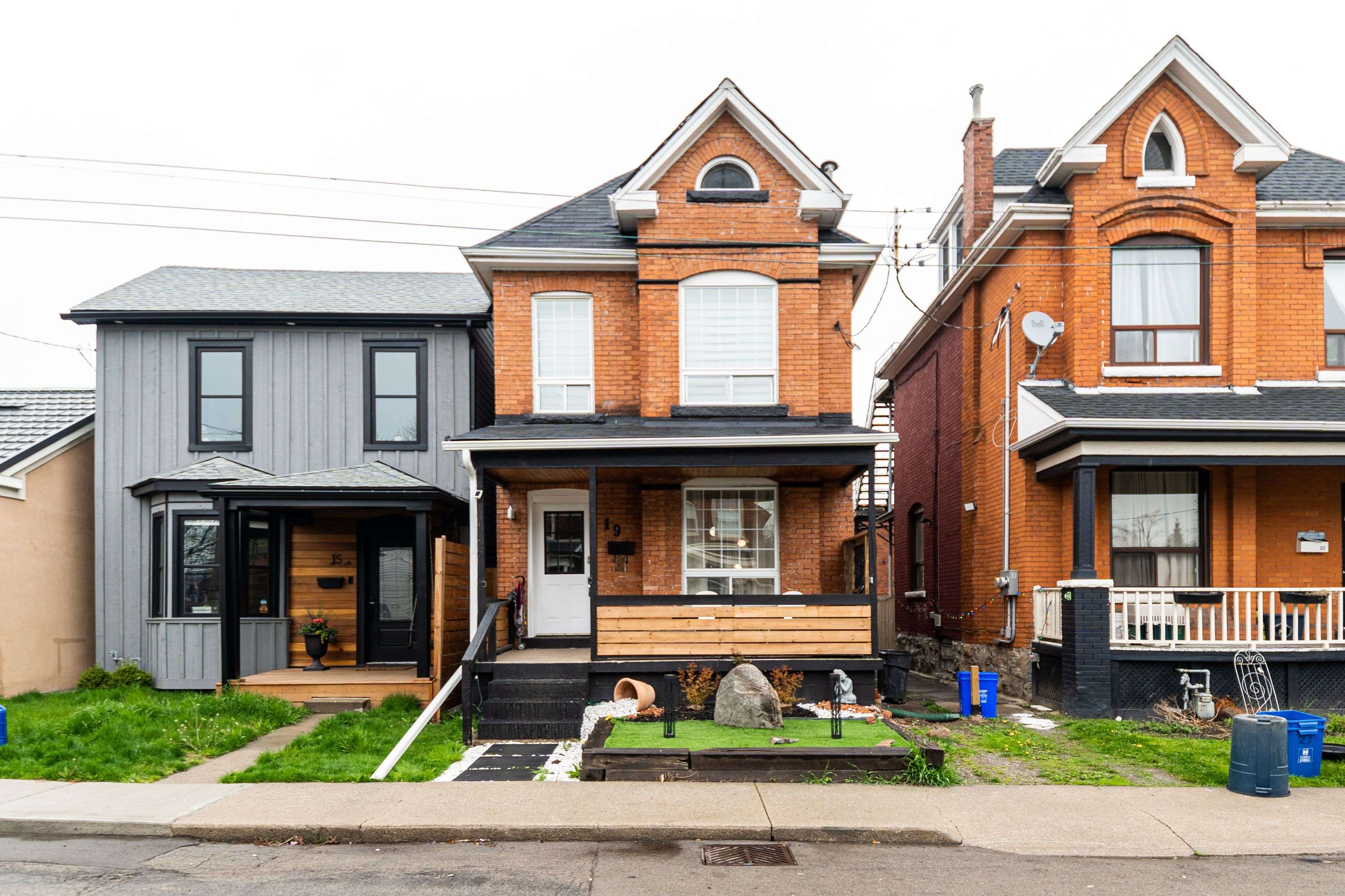 Hamilton, ON L8L 1V7,19 Century ST