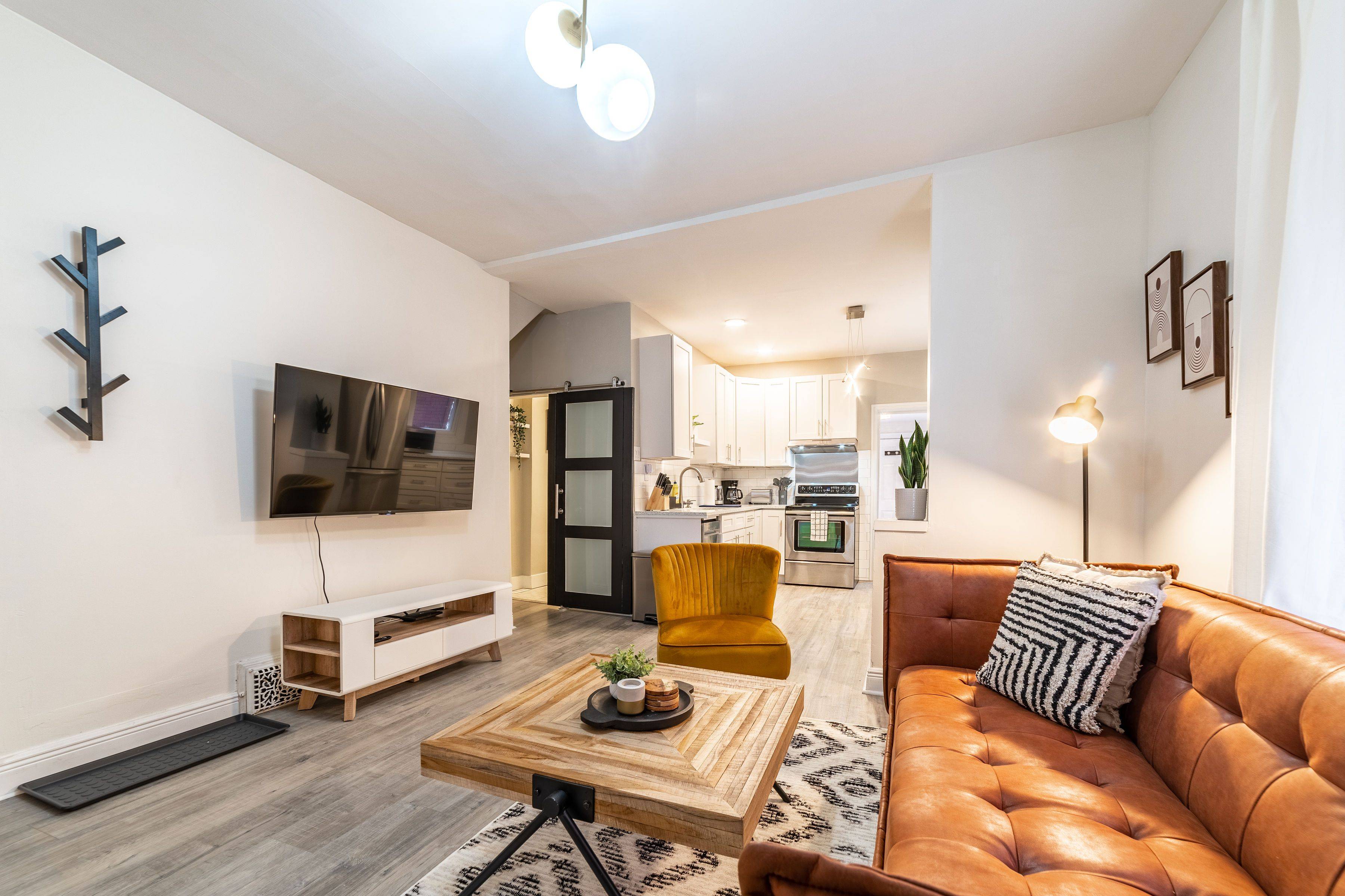 Hamilton, ON L8L 1V7,19 Century ST