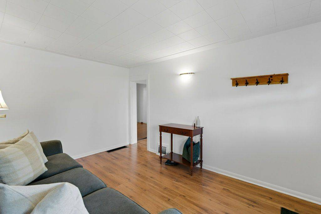 Hamilton, ON L8H 2E7,159 Hope AVE