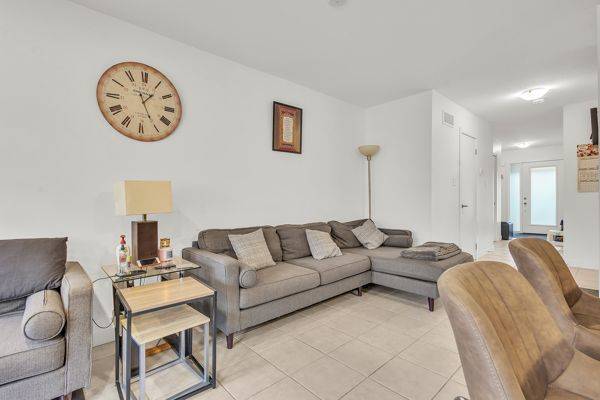 Kitchener, ON N2R 0R8,75 Pony WAY