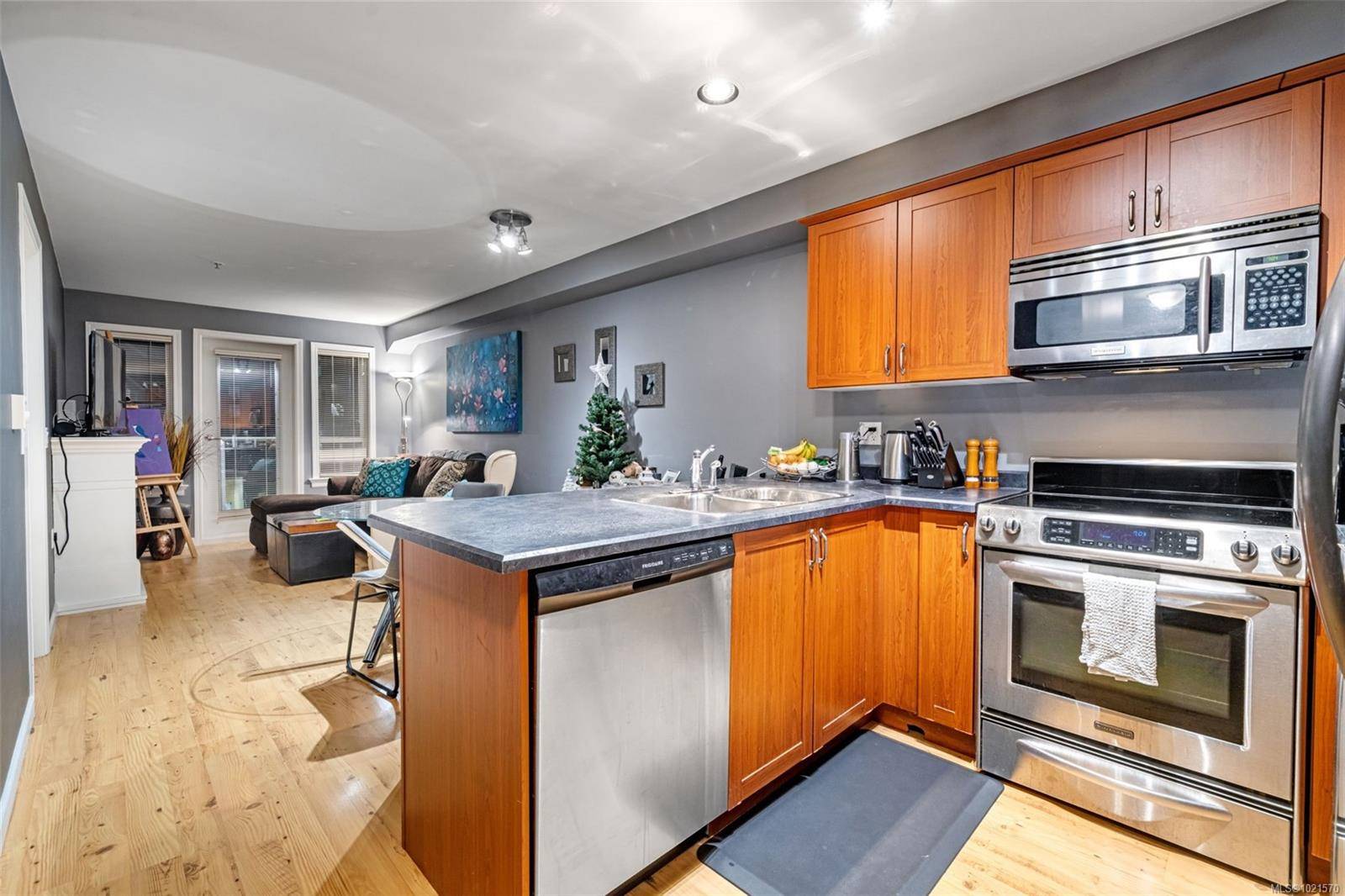 Langford, BC V9B 2W9,663 Goldstream Ave #315