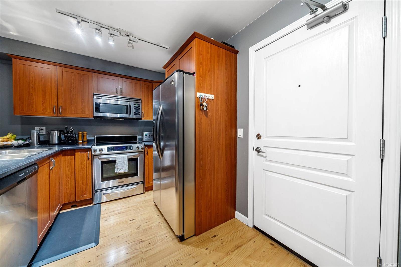 Langford, BC V9B 2W9,663 Goldstream Ave #315