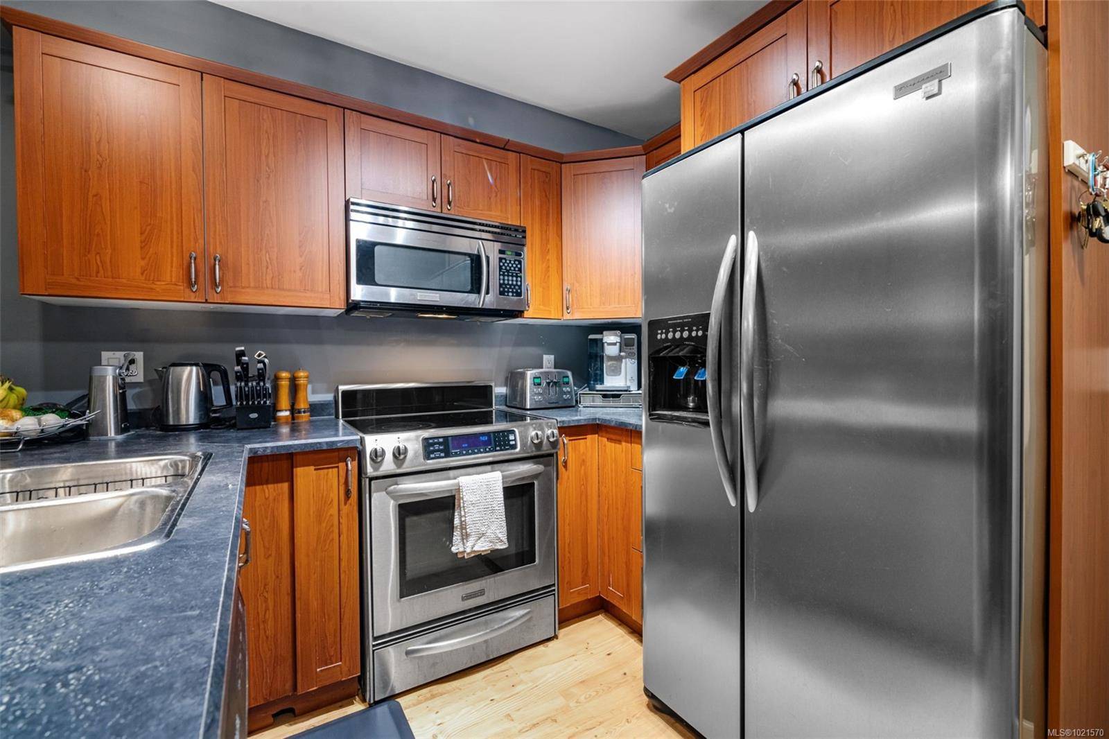 Langford, BC V9B 2W9,663 Goldstream Ave #315