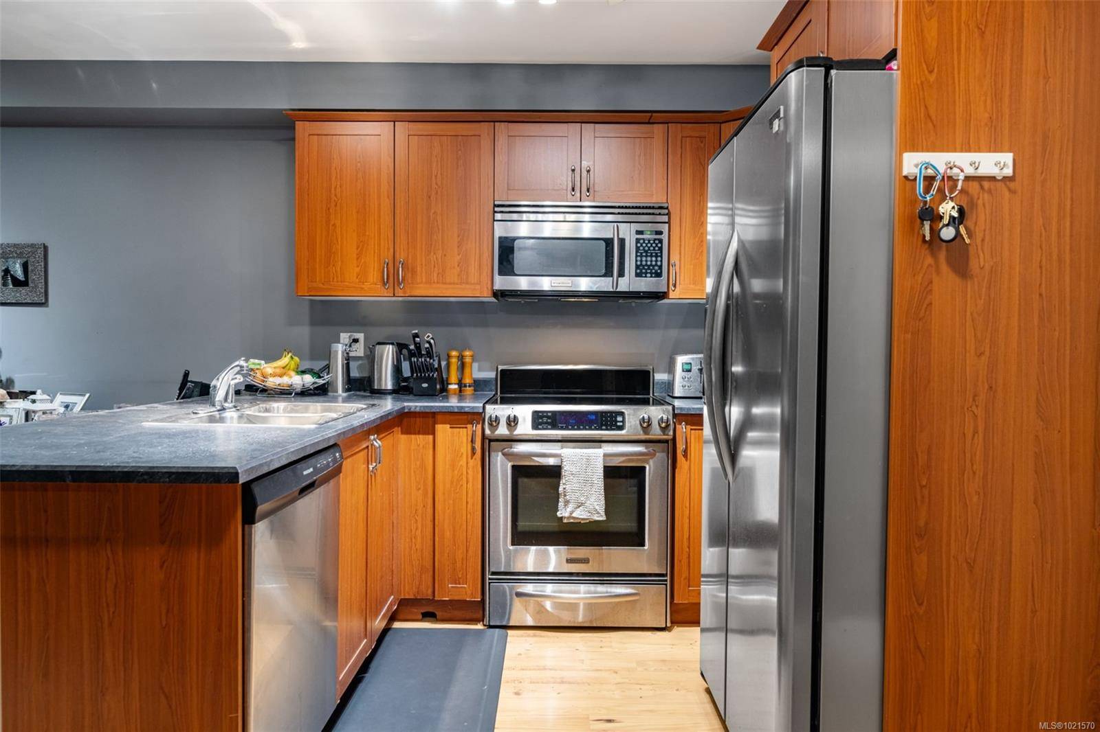 Langford, BC V9B 2W9,663 Goldstream Ave #315