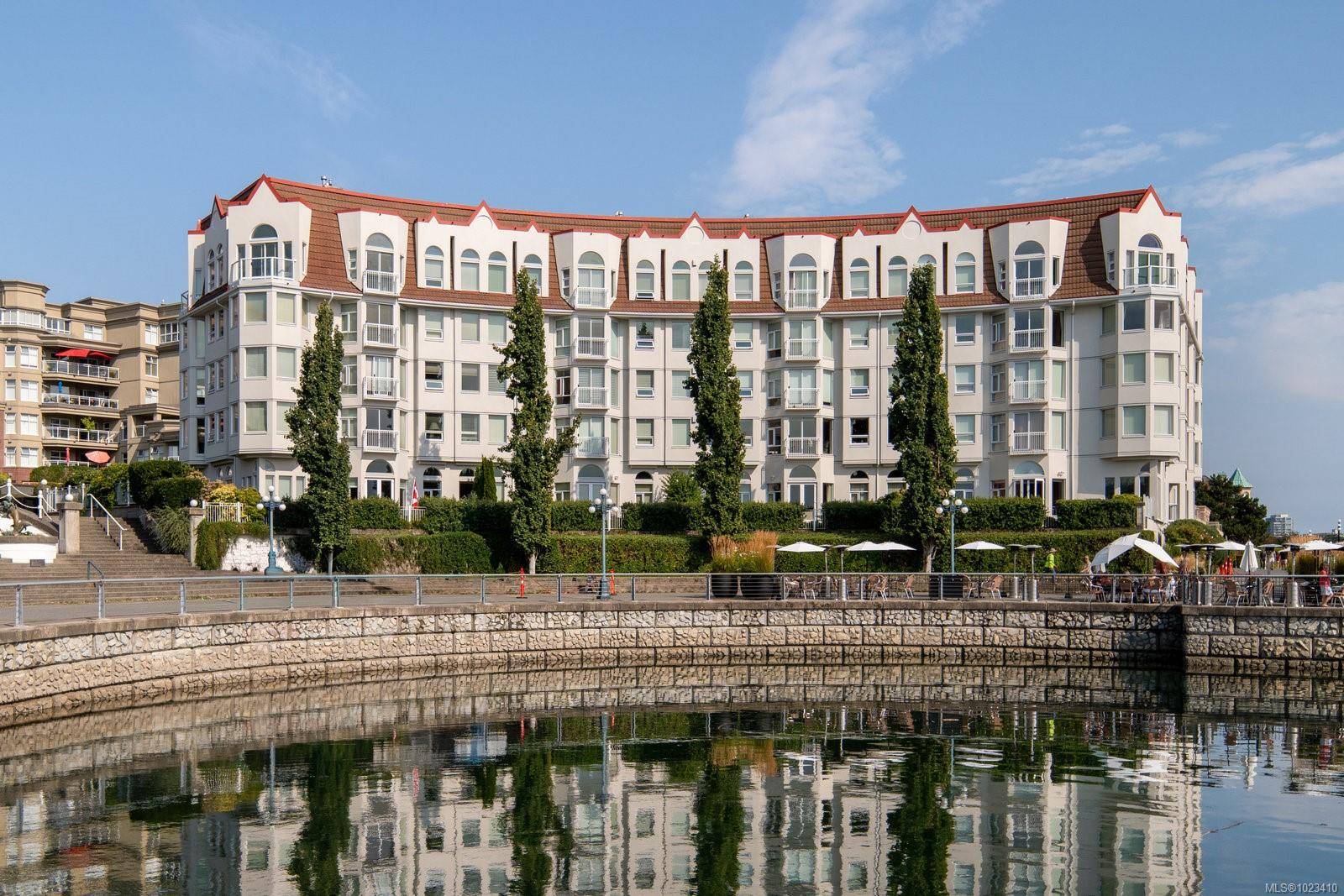 Victoria, BC V9A 7J8,10 Paul Kane Pl #418