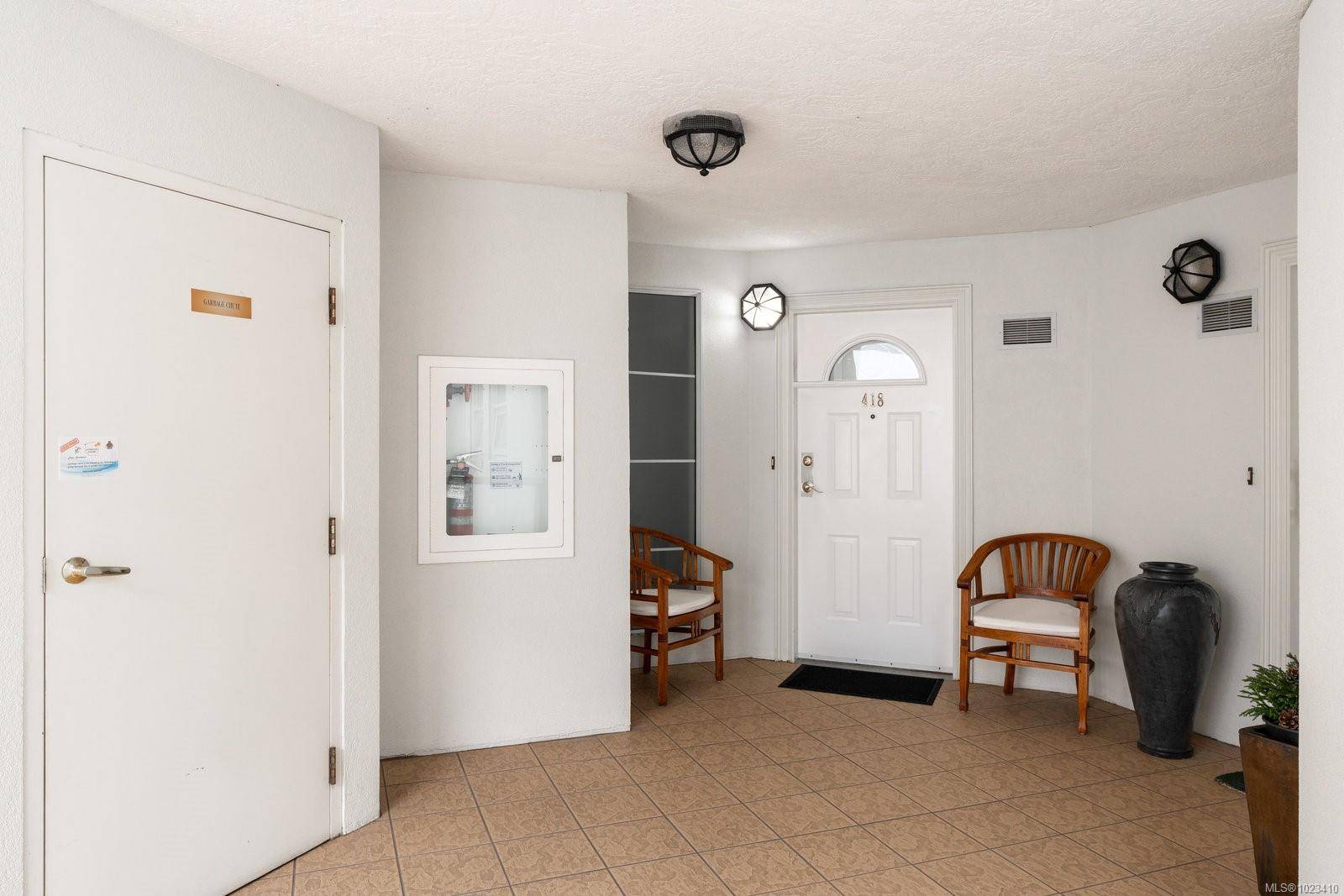 Victoria, BC V9A 7J8,10 Paul Kane Pl #418