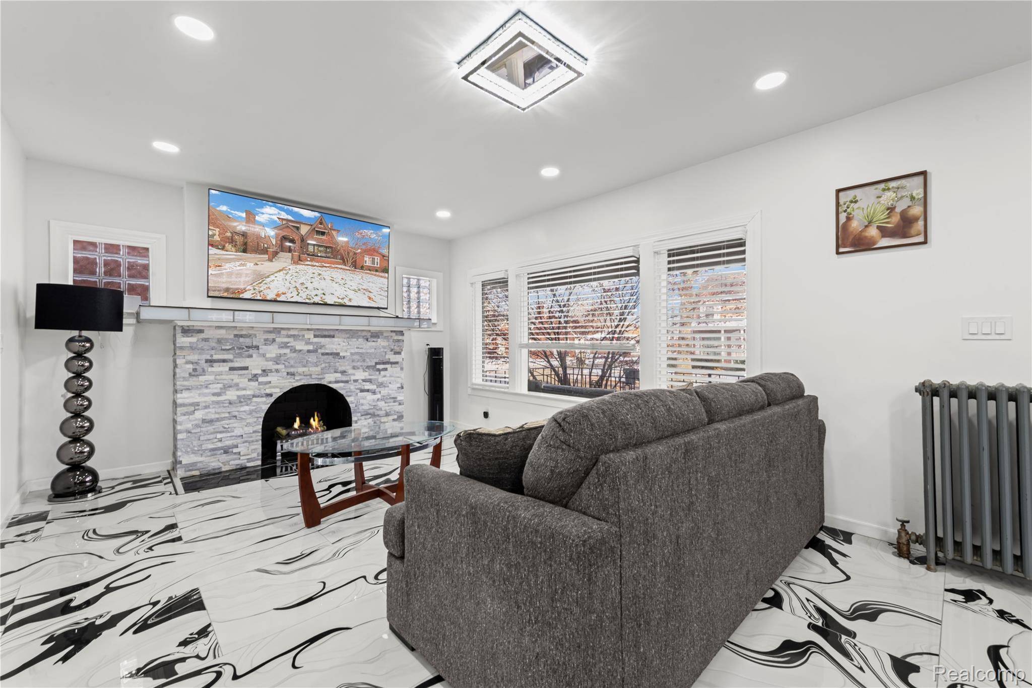 Detroit, MI 48204,8355 Normile ST